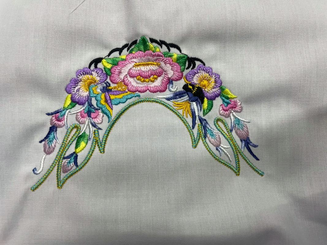 云南壯族風情電腦繡花鞋面布 傳統(tǒng)與現(xiàn)代的完美融合